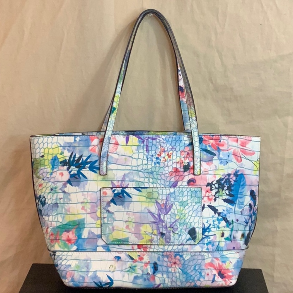 Guess Pastel Floral Large Shoulder Bag - Picture 7 of 7